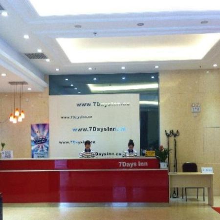 7 Days Inn Chengdu East Railway Station West Squar ภายนอก รูปภาพ