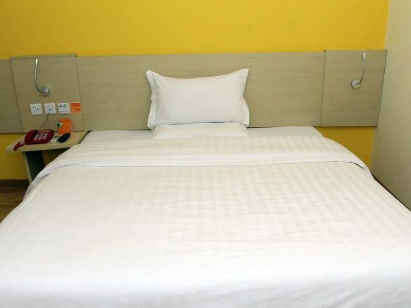 7 Days Inn Chengdu East Railway Station West Squar ภายนอก รูปภาพ